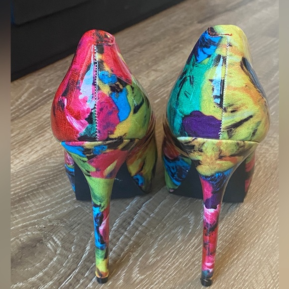Steve Madden Nala multicolored floral hidden platform pumps. Size 7.5 - Picture 9 of 13